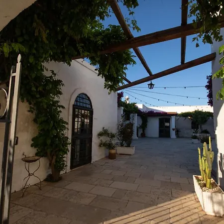 Masseria Parco Di Castro Farma Montalbano (Apulia)