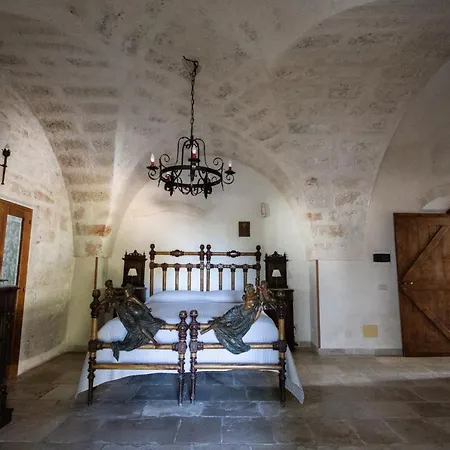 Masseria Parco Di Castro Montalbano (Apulia)