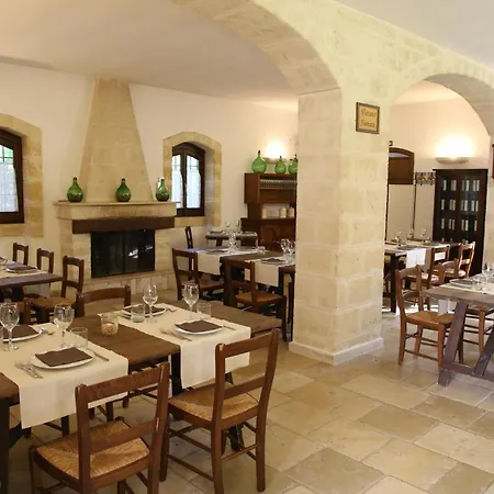 Masseria Parco Di Castro Farma Montalbano (Apulia)