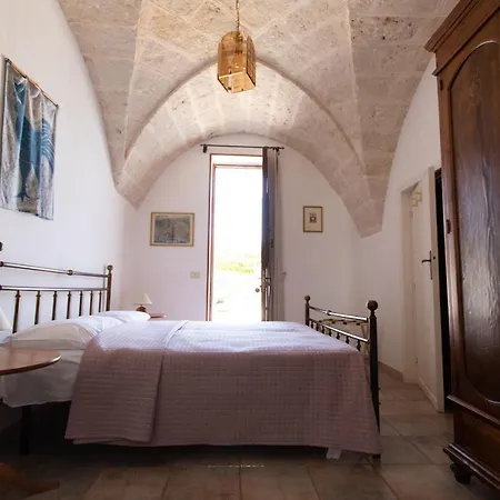 Masseria Parco Di Castro Montalbano (Apulia)