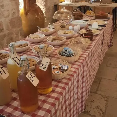 Masseria Parco Di Castro Montalbano (Apulia)