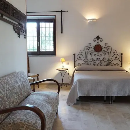 Farm stay Masseria Parco Di Castro Montalbano (Apulia)
